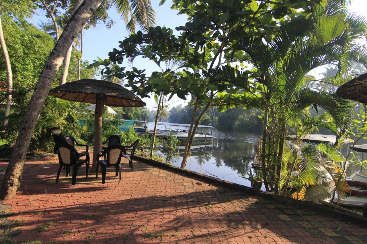 Leela Backwater Inn Thiruvananthapuram Exterior foto