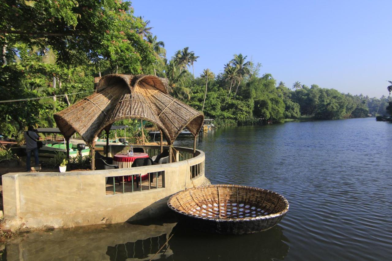 Leela Backwater Inn Thiruvananthapuram Exterior foto