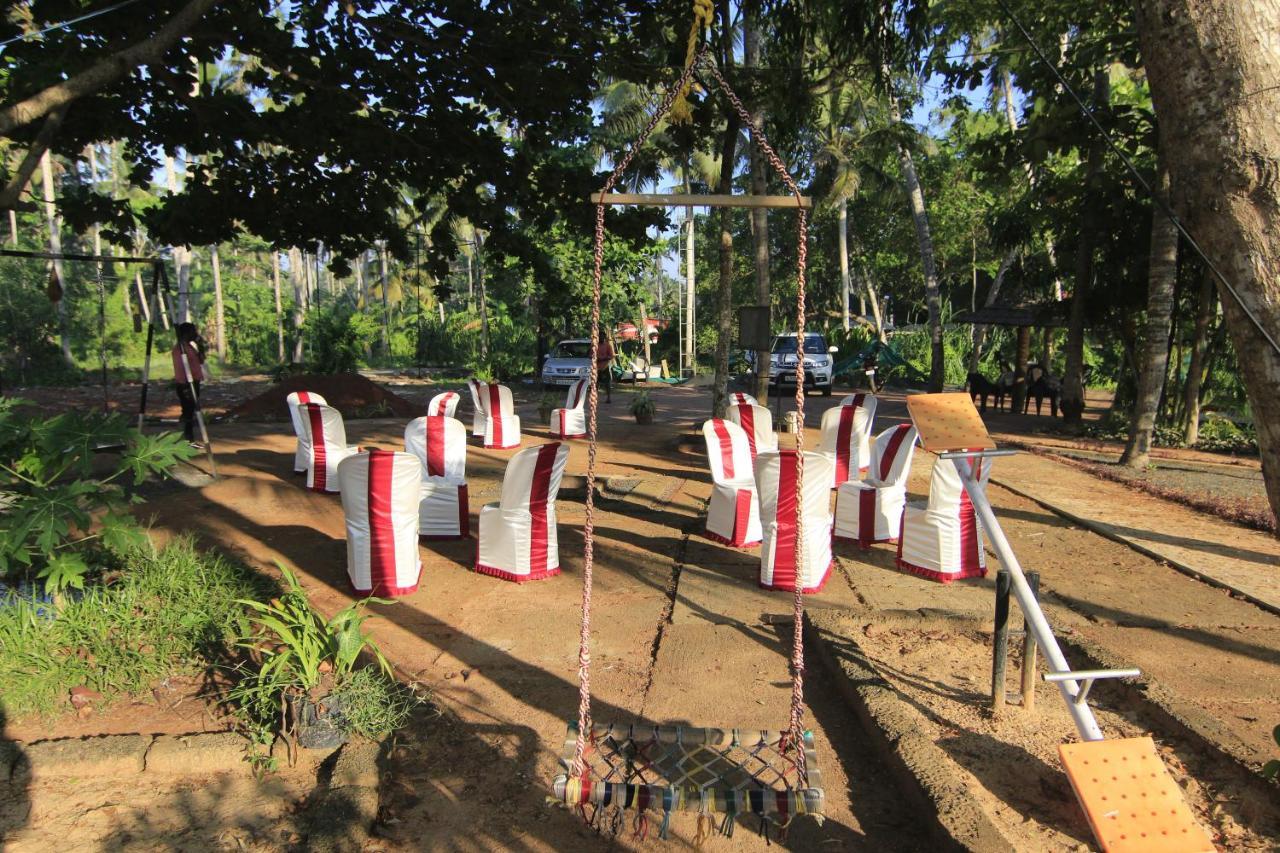 Leela Backwater Inn Thiruvananthapuram Exterior foto